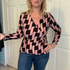 Pink black blouse v neck large long sleeve large travel fabric